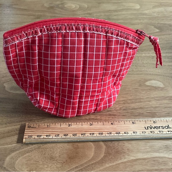 Like new cosmetics/toiletry bag - Picture 3 of 8